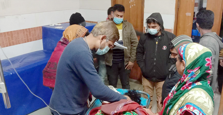 গোসলের সময় নড়ে উঠলো গৃহবধূর মৃতদেহ!