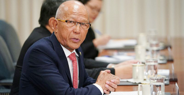 Philippines grounds Black Hawk choppers after crash kills 6