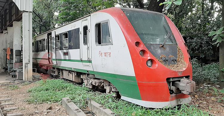 রেলওয়ের গলার কাঁটা ডেমু, ২০ ট্রেনের ১৭টিই বিকল