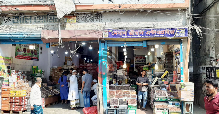 হুটহাট বাড়ছে খেজুরের দাম