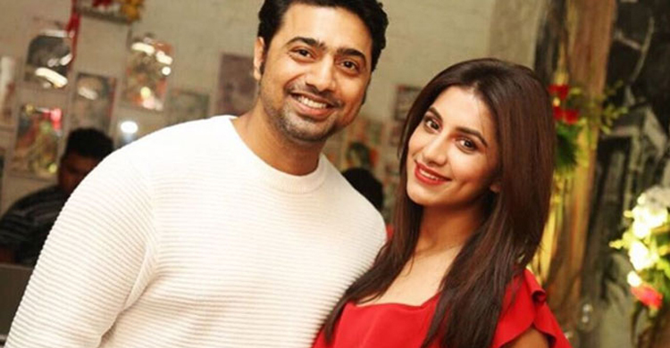 প্রকাশ্যে এলো দেবের বিয়ের কার্ড