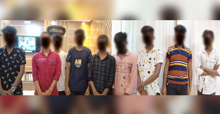 ক্লাস টাইমে মোবাইল গেম-টিকটক তৈরি, ৯ শিক্ষার্থী আটক