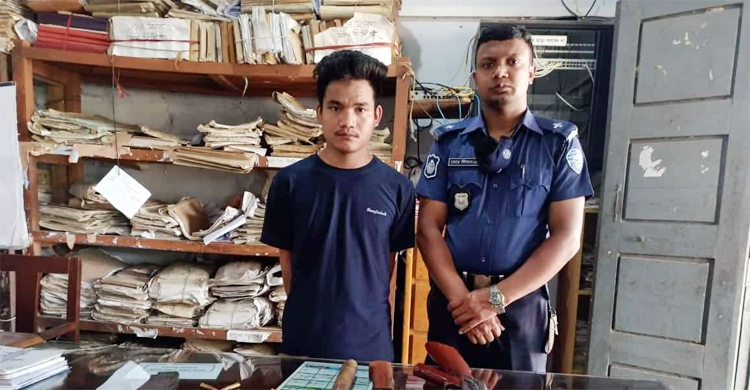 রাঙ্গামাটিতে অস্ত্রসহ জেএসএসের কর্মী গ্রেফতার