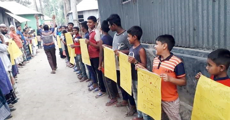 এক পরিবারের কাছে জিম্মি ৬শ’ মানুষ