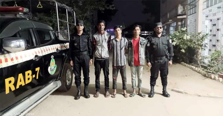 ছিনতাইয়ের প্রস্তুতিকালে কিশোর গ্যাংয়ের ৩ সদস্য আটক