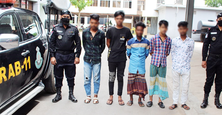 র‌্যাবের অভিযানে কিশোর গ্যাংয়ের ৮ সদস্য গ্রেফতার