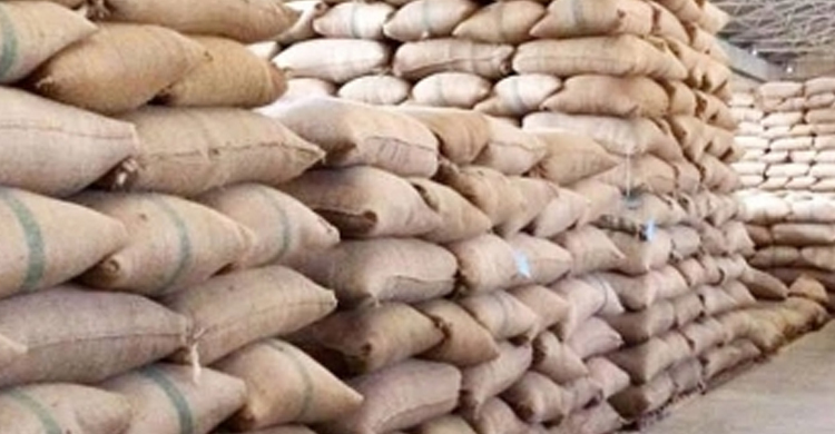 অর্ধেক দামে চাল-ডালের কথা বলে গরিবের কোটি টাকা নিয়ে উধাও