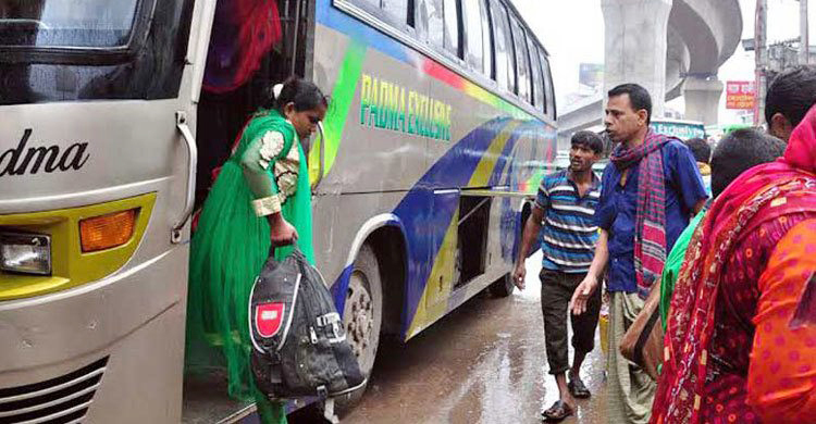 ঈদের ছুটি শেষে ঢাকায় ফিরছে মানুষ