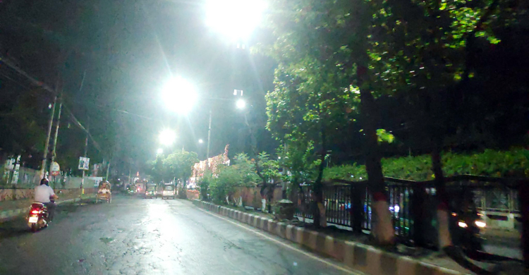 ফাঁকা হচ্ছে ঢাকা