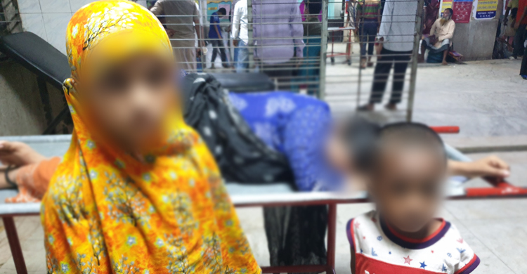 পারিবারিক কলহের জেরে দুই সন্তানসহ গৃহবধূর আত্মহত্যার চেষ্টা