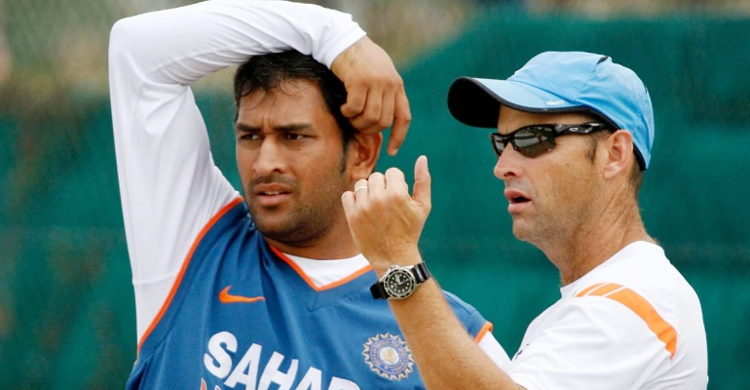 বিশ্বজয়ী কোচের জন্য পুরো যাত্রাই বাতিল করেছিলেন ধোনি