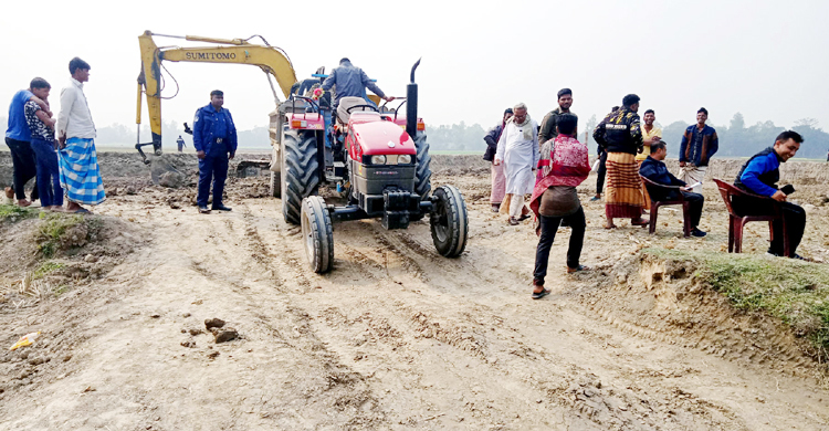 ধুনটে ফসলি জমির মাটি কাটায় লাখ টাকা জরিমানা