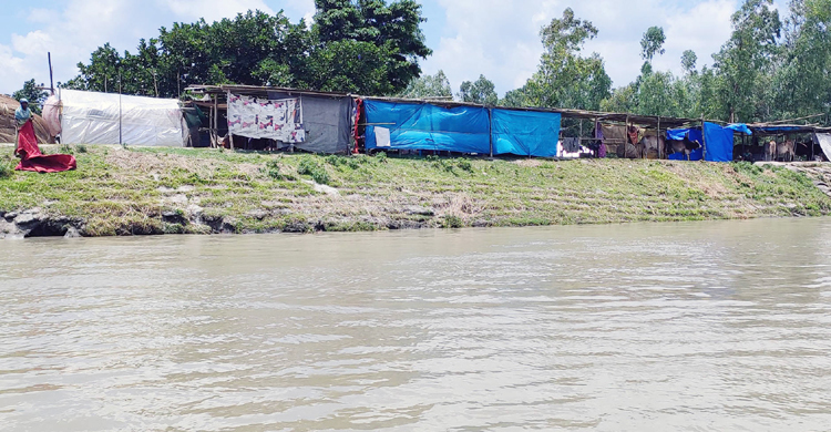 বাঁধ রক্ষায় পুলিশ মোতায়েন