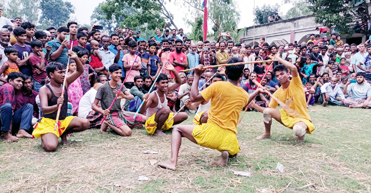 ধুনটে মুগ্ধতা ছড়ালো গ্রামীণ ঐতিহ্যের লাঠিখেলা