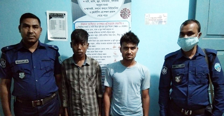 হিলিতে ৪৫০ পিস ইয়াবাসহ আটক ২