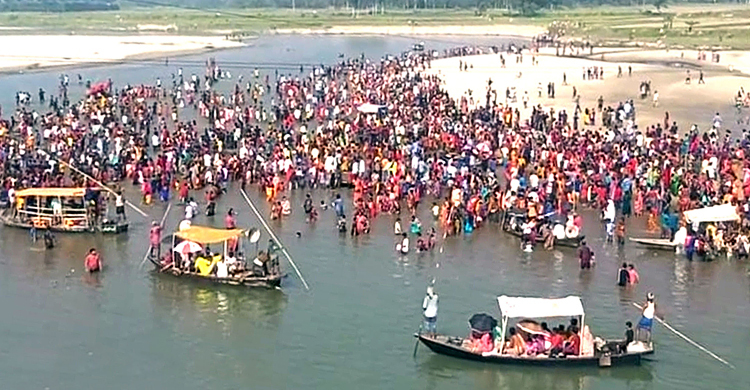 কান্তনগর মন্দির থেকে রাজবাড়ির পথে কান্তজীউ বিগ্রহ
