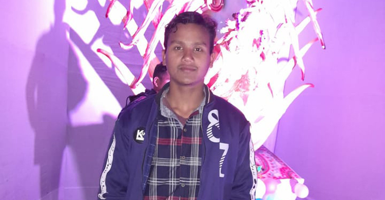বিয়েবাড়িতে বাল্ব লাগাতে গিয়ে বিদ্যুৎস্পৃষ্টে কলেজছাত্রের মৃত্যু