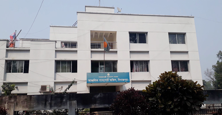 হজের জন্য পাসপোর্ট নবায়ন করতে গিয়ে জানলেন তিনি এখন সৌদি আরবে