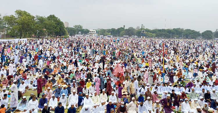 গোর-এ শহীদ ময়দানে একসঙ্গে নামাজ পড়লেন ৬ লাখ মুসল্লি