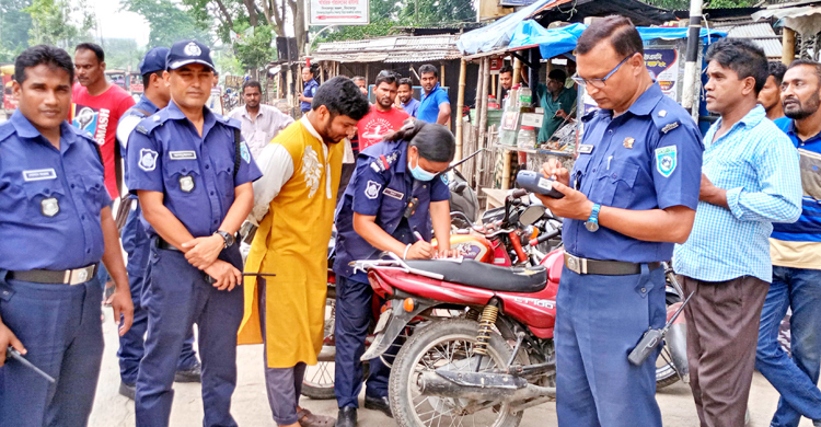 দু’ঘণ্টার অভিযানে ২২৫ মামলা, জরিমানা ৭ লাখ