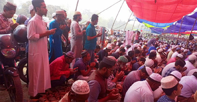 আখেরি মোনাজাতে শেষ হলো দিনাজপুরে ৩ দিনব্যাপী ইজতেমা