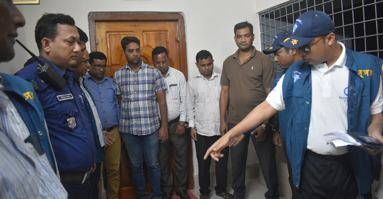 দুদকের জালে ধরা পড়লেন চেয়ারম্যান ও পাঁচ সরকারি কর্মকর্তা