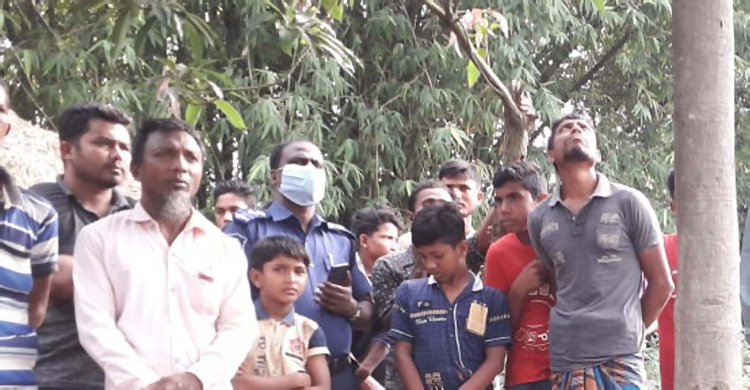 ছোট ভাইকে শ্বাসরোধে হত্যার পর ঝুলিয়ে রাখা হয় গাছে