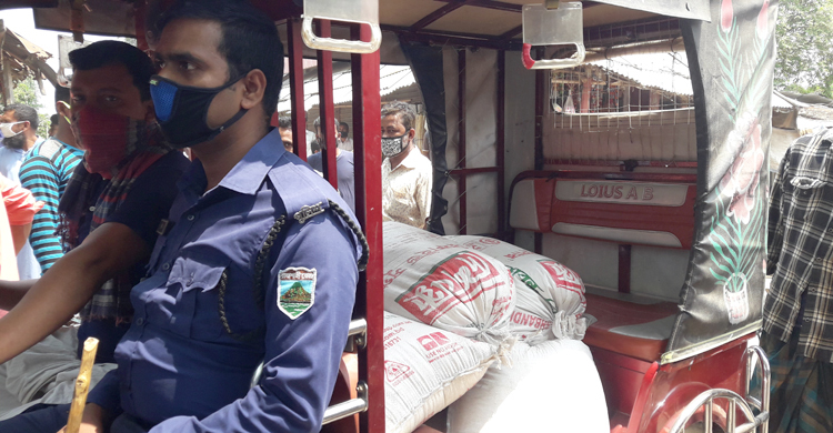 ১০ টাকা কেজির চাল আটকে দিল জনতা, ডিলারশিপ বাতিল