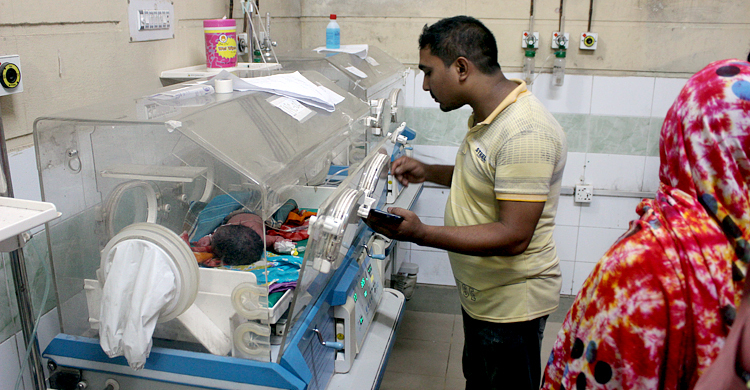 ছয় বছর অপেক্ষার পর একসঙ্গে তিন সন্তানের জন্ম