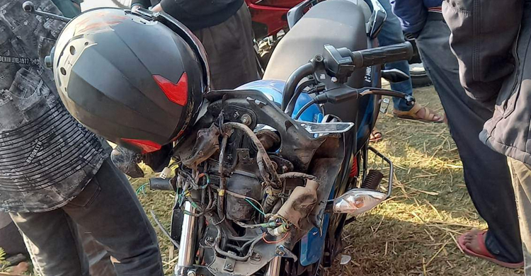 বাস-মোটরসাইকেলের মুখোমুখি সংঘর্ষে নিহত দুই