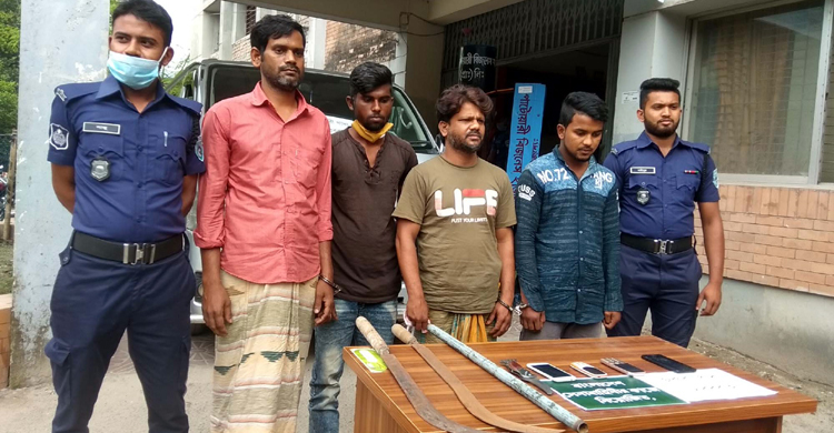 ডাকাতির সময় দিনাজপুরে  আটক ৪
