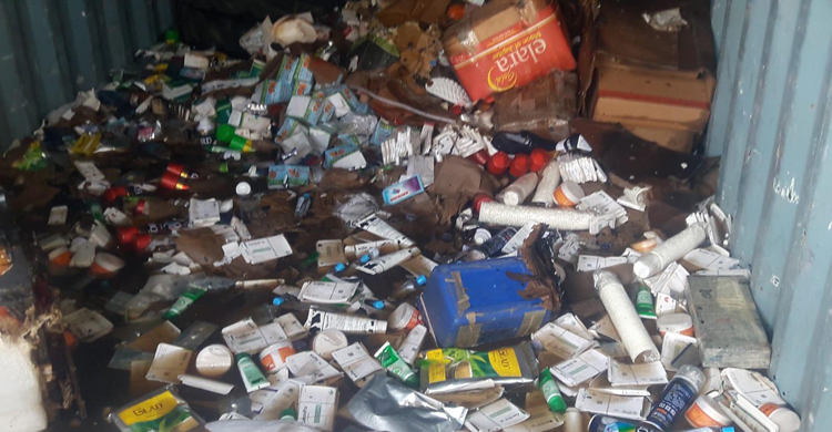 কুরিয়ারের কাভার্ডভ্যানে আগুনে পুড়লো দুই কোটি টাকার পণ্য