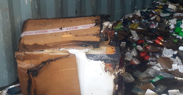 কুরিয়ারের কাভার্ডভ্যানে আগুনে পুড়লো দুই কোটি টাকার পণ্য