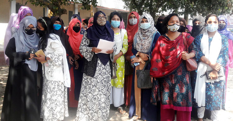 দিনাজপুর সরকারি কলেজ হোস্টেল সুপারের বিরুদ্ধে নানা অভিযোগ