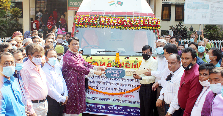 ভারত সরকারের উপহারের অ্যাম্বুলেন্স পেলো দিনাজপুর হাসপাতাল