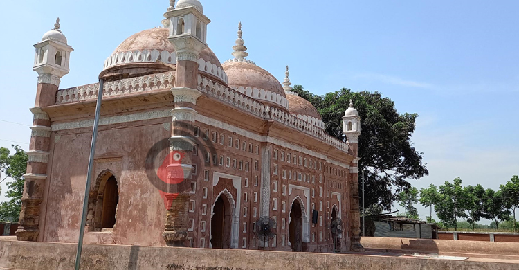 কান্তজিউ মন্দির বানাতে এসে নয়াবাদ মসজিদ নির্মাণ করেন মিস্ত্রিরা