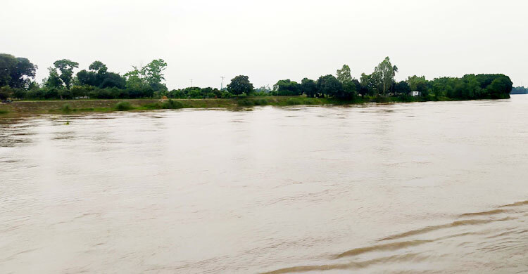 বিপৎসীমা ছুঁই ছুঁই দিনাজপুরের প্রধান ৩ নদীর পানি