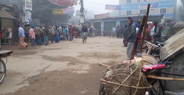 দিনাজপুরে বেড়েছে শীতের তীব্রতা, বিপাকে শ্রমজীবী মানুষেরা