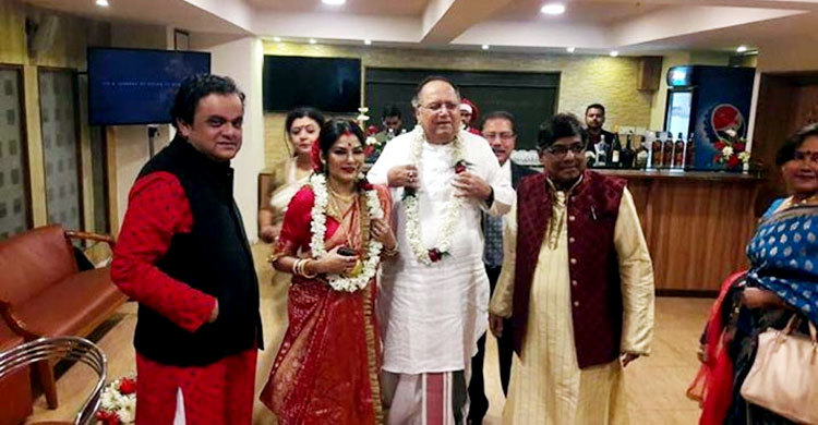 ৭৫-এ অবশেষে বিয়ে করলেন দীপঙ্কর দে