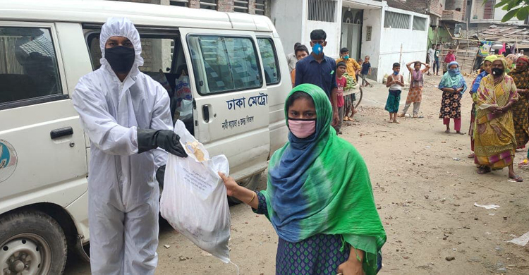 করোনাকালে নির্যাতিত নারীদের সহায়তা দিচ্ছে ডিএমপি
