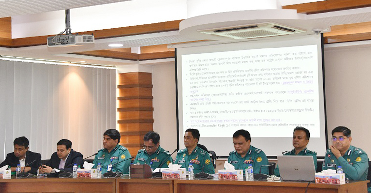 ডিসেম্বরের ভালো কাজের পুরস্কার পেলেন ডিএমপির যেসব কর্মকর্তা