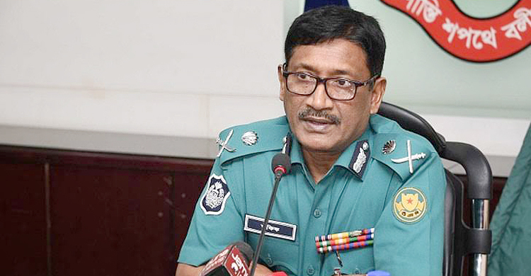 একটি তালিকায় নাম আছে হুমকি দিয়ে চাঁদাবাজি চলছে: ডিএমপি কমিশনার