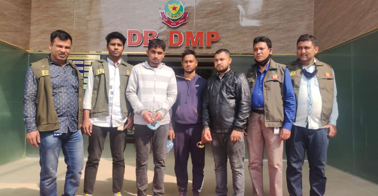 পুলিশের আইডি কার্ড দিয়ে বিক্রয় ডটকমে মোবাইল বিক্রির প্রতারণা