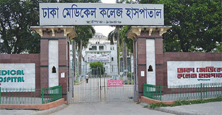 ওয়ারীতে লেগুনা উল্টে চালকের স্ত্রী নিহত