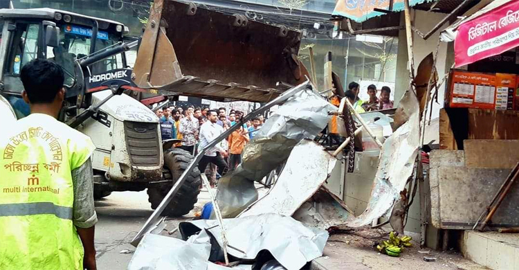 অবৈধ স্থাপনা উচ্ছেদে তিন এলাকায় ডিএনসিসির অভিযান