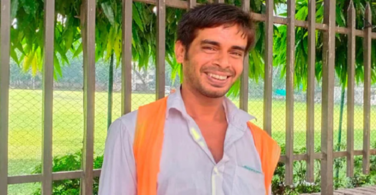 আইফোন পেয়ে ফিরিয়ে দেওয়া রিকশাচালক পাচ্ছেন মেয়রের পুরস্কার
