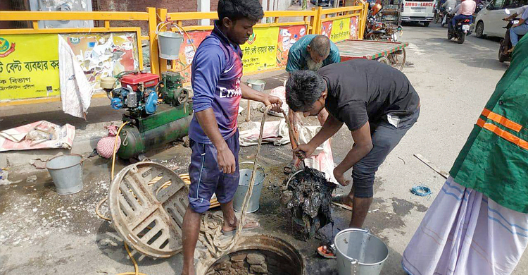 ১৭০ মিটার ড্রেন থেকে ১০৭ টন বর্জ্য অপসারণ