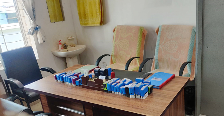 হাসপাতালে ডাক্তার অনুপস্থিত, রোগীদের হইচই