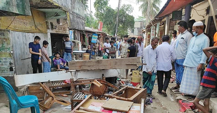 দোকান দখলে নিতে মালিকপক্ষের হামলা-ভাঙচুর, আটক ৮