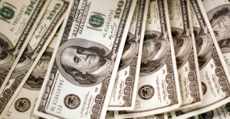 Dollar under pressure as economic uncertainties linger